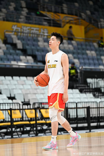爱游戏体育-包含广厦男篮赛前战术微调；志在全明星赛名次提升；管理层满意；身体对抗强度拉满的词条